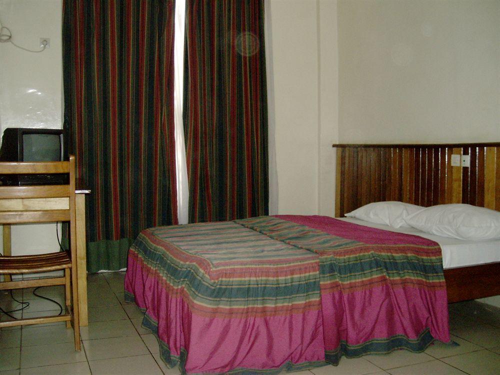 Hotel Relais Saint Jacques Yaoundé Exterior foto